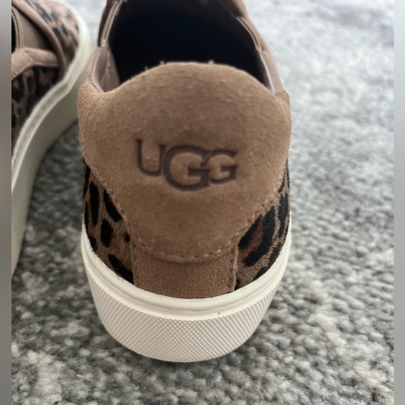 UGG low top cheetah sneakers - Picture 3 of 4